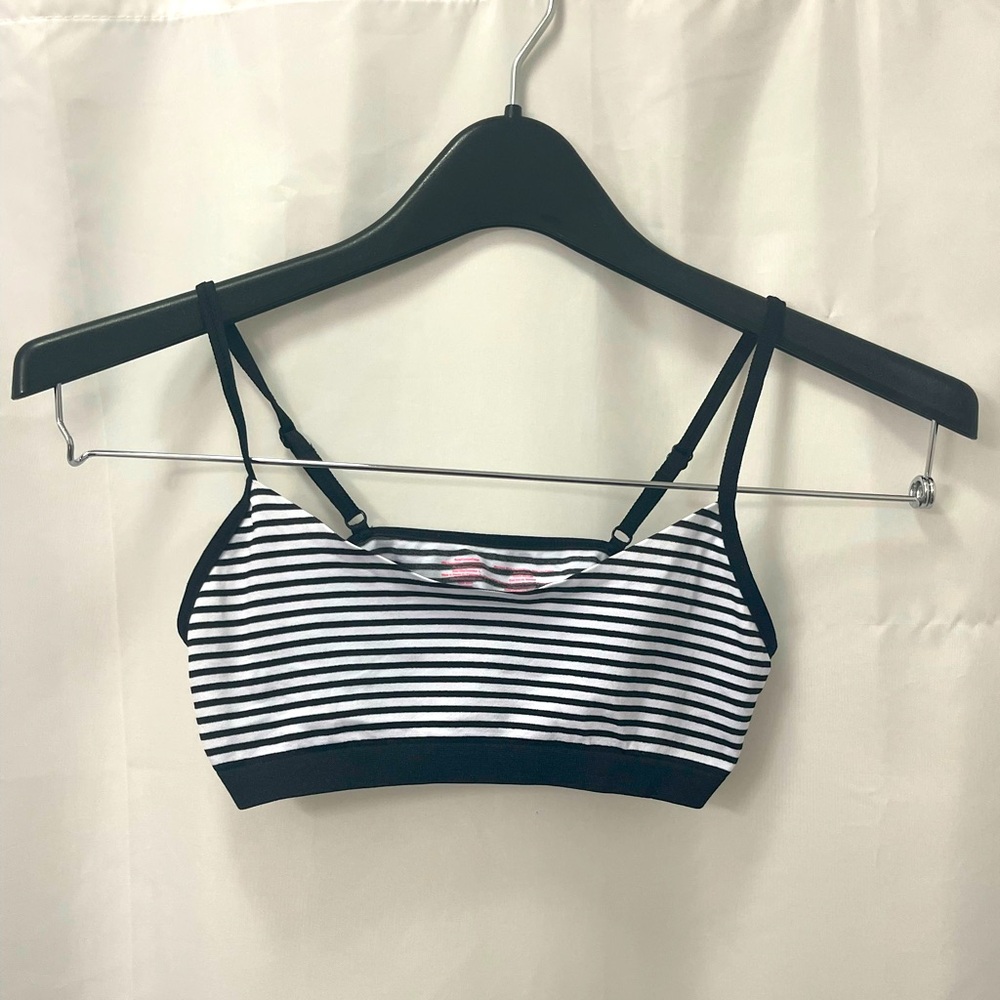 Black and White Stripped Sports Bra by MaidenForm Girl